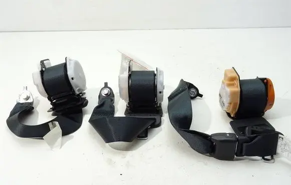 Infiniti Q50 Front seatbelt