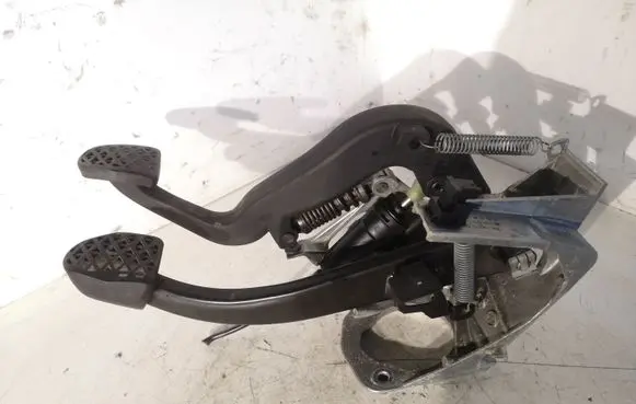 BMW 3 E90 E91 Pedal assembly 