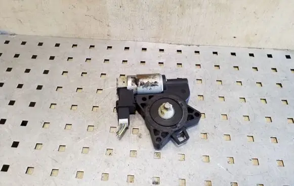 Mazda 3 I Front door window regulator motor CM011750 TD774426 PWRP5PA