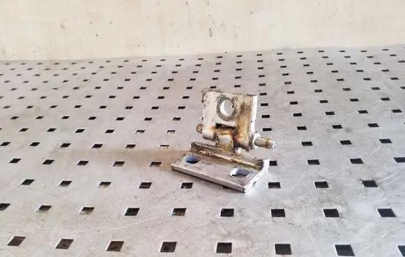 Volvo XC90 Rear door lower hinge