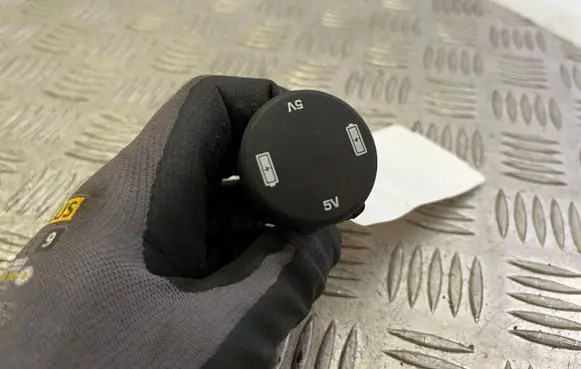 Land Rover Discovery 5 USB socket connector FK7219010AB
