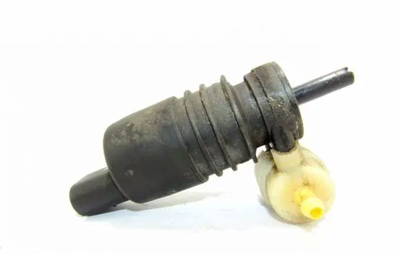 Volkswagen PASSAT B5 Windscreen/windshield washer pump