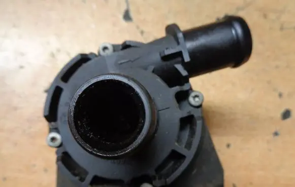 Volkswagen Golf VII Water pump 5G0965567A
