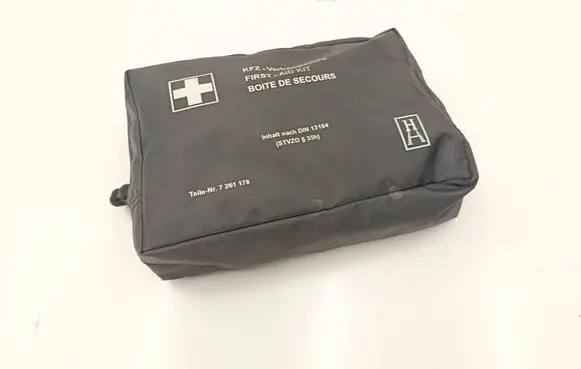 BMW 3 F30 F35 F31 First aid kit 7261178