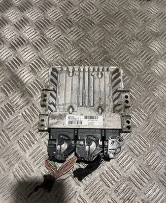 Renault Megane III Engine control unit/module 237100777R