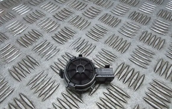 Front door high frequency speaker