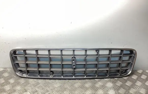 Volvo XC90 Front bumper upper radiator grill 8620641