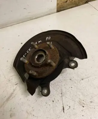 Nissan Juke I F15 Front wheel hub
