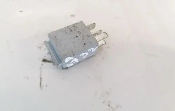 Volkswagen PASSAT B6 Other relay 1k0951253