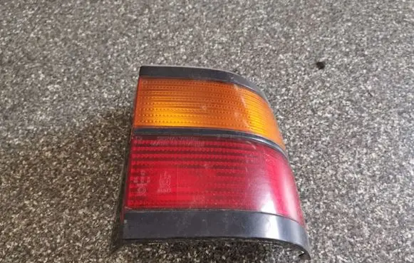 Volkswagen PASSAT B3 Rear/tail lights 333945112