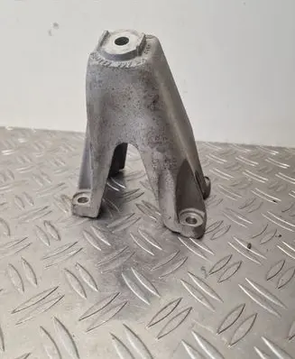 Audi A8 S8 D3 4E Engine mounting bracket 4E0199307BH