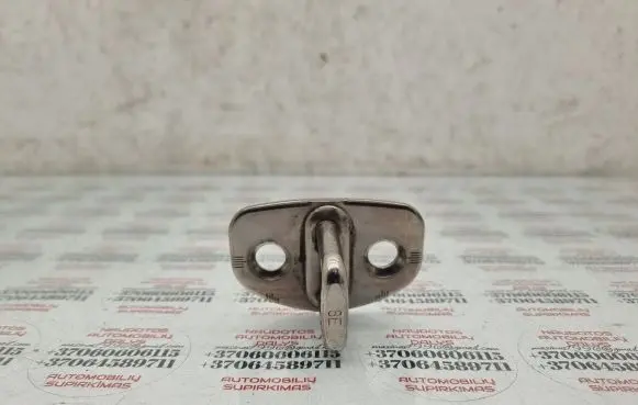 Audi A6 S6 C6 4F Front door lock loop/hook striker 8E0837033