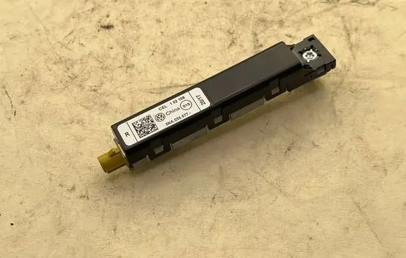 Audi A3 8Y Rear glass lock/latch C632 5NA035577