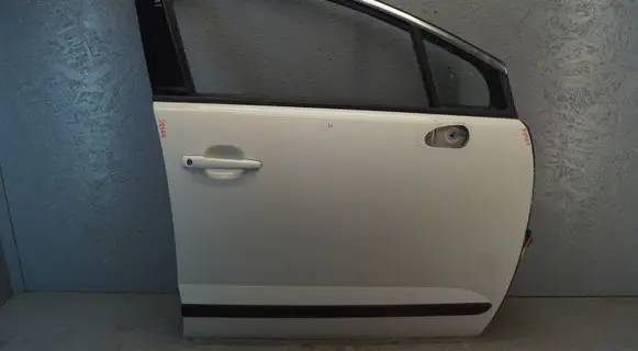 Peugeot 3008 I Front door