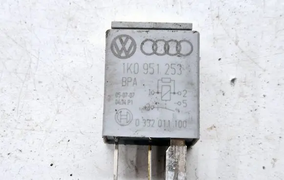 Volkswagen PASSAT B6 Other relay 1K0951253 0332011100