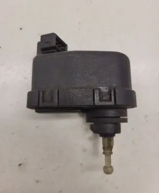 Headlight level adjustment motor