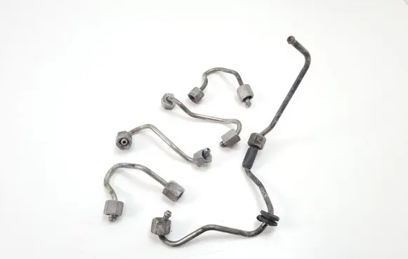 BMW 2 F46 Fuel injector supply line/pipe 