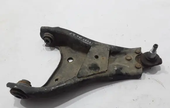 Dacia Duster Front lower control arm/wishbone 545001225R