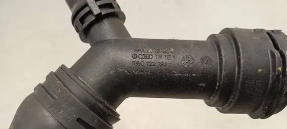 Engine coolant pipe/hose