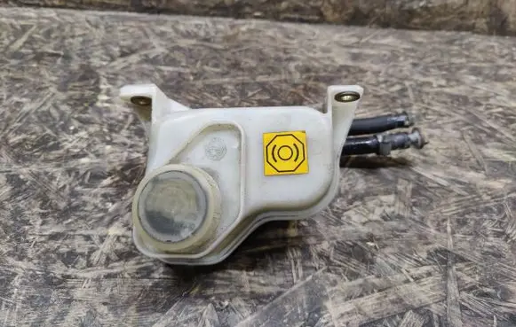 Maserati Quattroporte Brake fluid reservoir A965