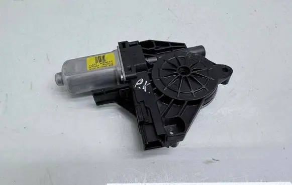 Volvo V40 Front door window regulator motor 966268103
