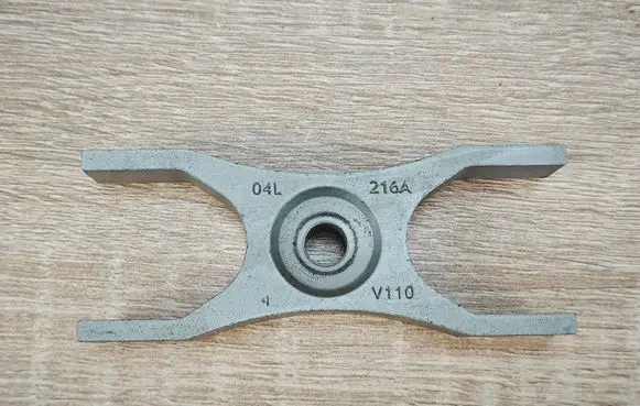 Audi A6 C7 Fuel Injector clamp holder 04L216A
