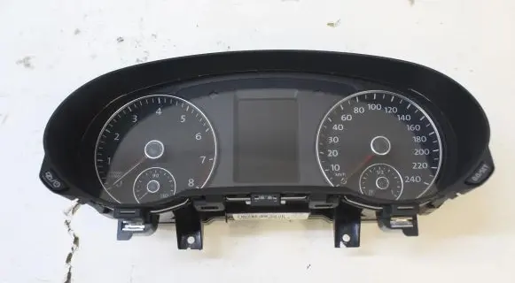 Volkswagen Sharan Speedometer (instrument cluster) 7N0920860H