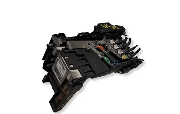 Peugeot RCZ Fuse module 9677748180 28236841