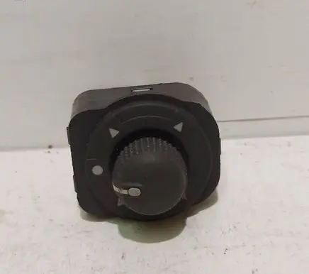 Citroen C3 Wing mirror switch B569