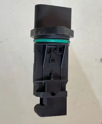Volkswagen Golf IV Mass air flow meter F00C2G2027 785093D