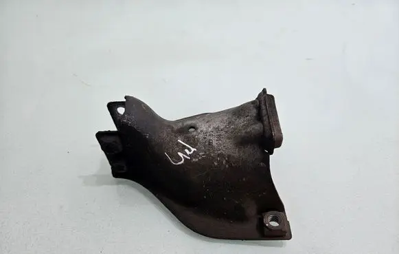 Engine mounting bracket