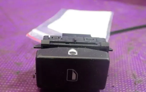 Skoda Octavia Mk3 (5E) Quarter vent window switch 5E0959855