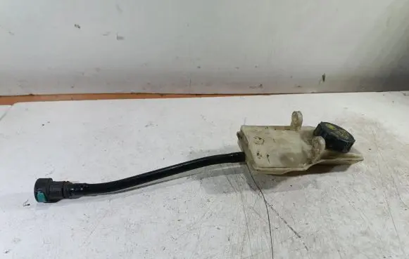 Ford Focus C-MAX Brake fluid reservoir 