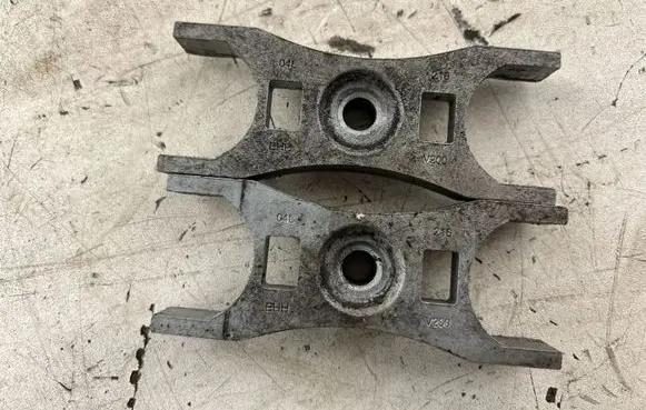 Audi A3 S3 8V Fuel Injector clamp holder 04L216