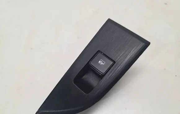 Nissan Qashqai J12 Electric window control switch 829606UA0B