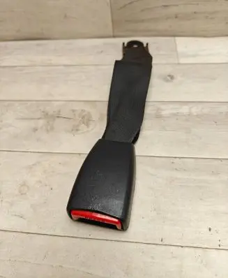 Hyundai Tucson JM Middle seatbelt buckle (rear) 070612
