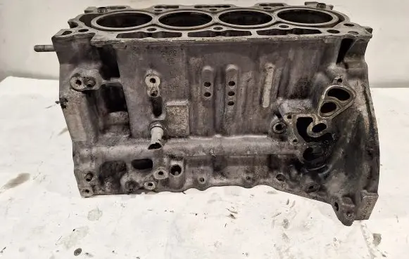 Peugeot 207 Engine block HHDA