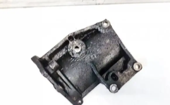 Mitsubishi Pajero Sport I Engine mounting bracket