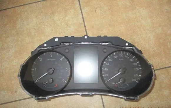 Nissan Qashqai Speedometer (instrument cluster)