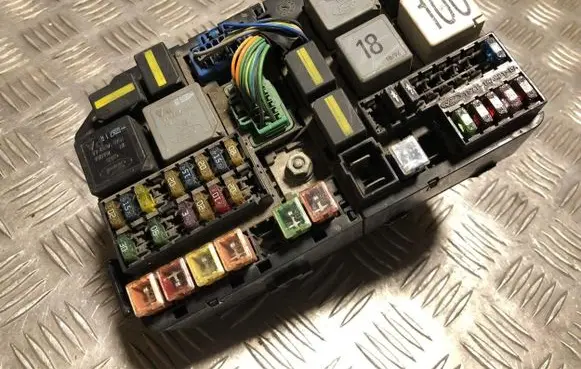 Ford Mondeo MK II Fuse box set 1S7T14A142AA 71543256