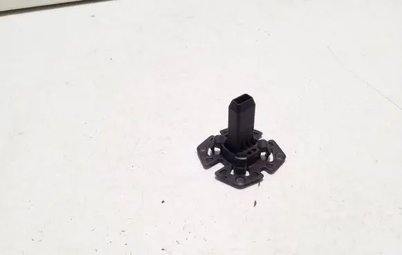 BMW i4 Radiator mount bracket 8482944