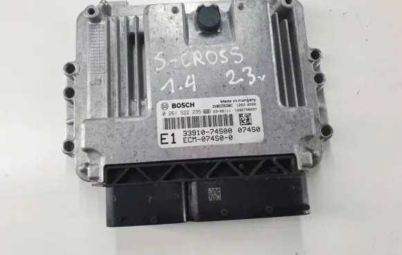 Suzuki SX4 S-Cross Engine control unit/module 3391074S00 0261S22235 ECM074S00
