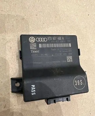 Audi A5 8T 8F Gateway control module 8T0907468H
