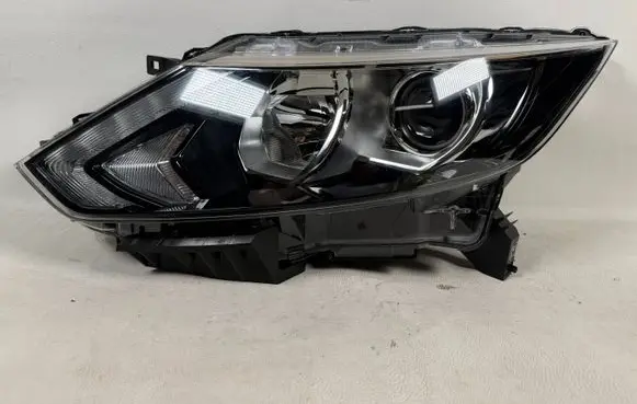 Nissan Qashqai Headlight/headlamp 10018013