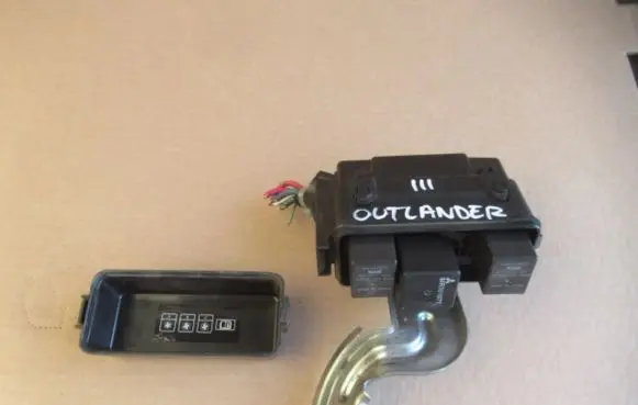 Mitsubishi Outlander Relay mounting block 