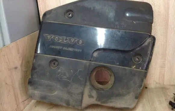 Volvo S40, V40 Engine cover (trim)