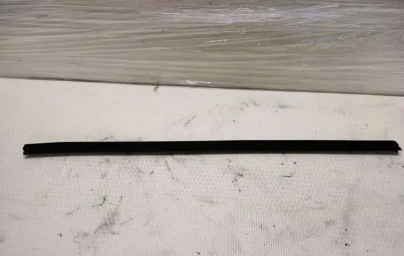 Hyundai i30 Rubber seal front door window/glass 