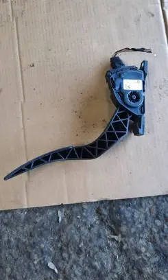 Chrysler 300C Accelerator throttle pedal 04861714AB 6PV93390304