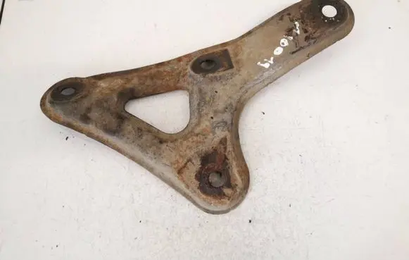 Toyota Corolla Verso AR10 Engine mounting bracket