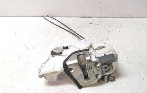 Suzuki Swift I Front door lock 